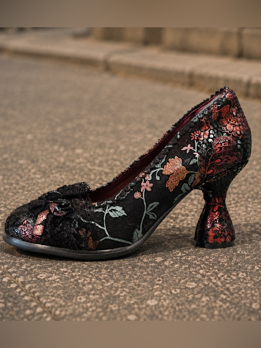 RARE L’Artiste Alohi Whimsigoth Tapestry Lace Bow Pumps size 7.5 - 8